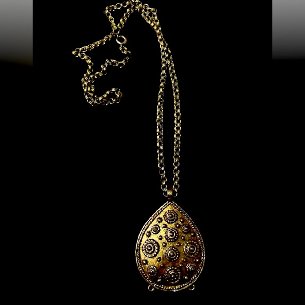 VALENTINO RARE VINTAGE AUTHENTIC SIGNED GOLD TONE ART DECO LONG NECKLACE